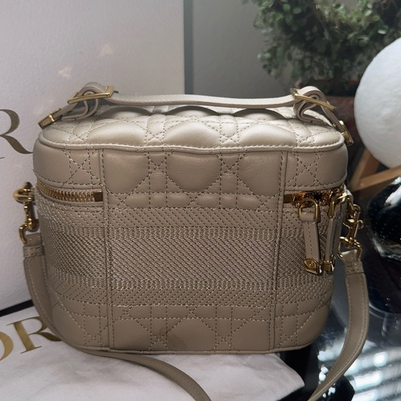 🔥LIKE NEW🔥 Dior Lambskin Cannage Small Diortravel Vanity Case Warm - Picture 5 of 13